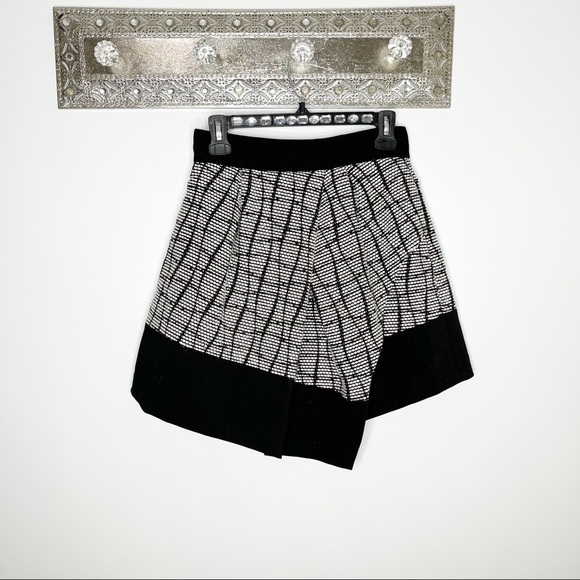 Banana Republic Dresses & Skirts - Banana Republic Black White Grey Knit Wrap Mini Work Skirt Size 2